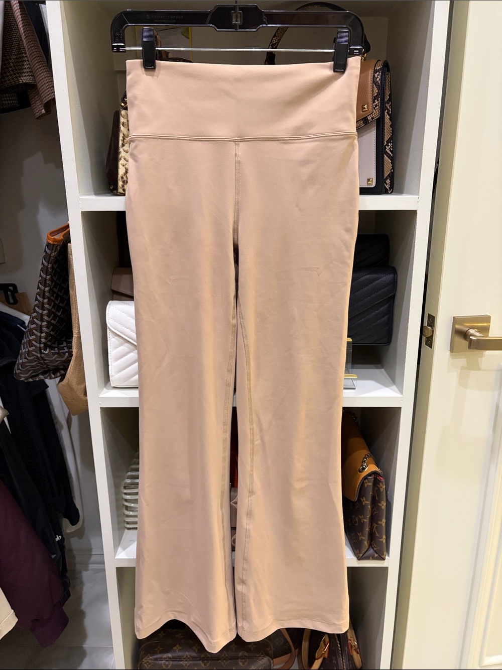 VUORI AllTheFeels Slim Flare Women’s High Rise Pant in Beige. SZ S.